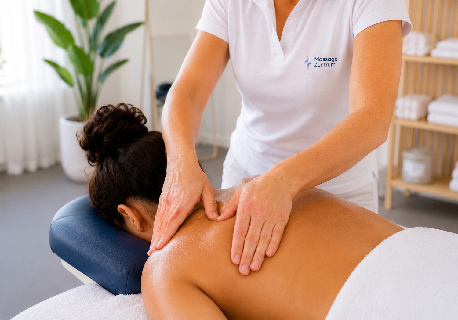 Schulterbehandlung in der Massagepraxis beim Berntor – für Biberist